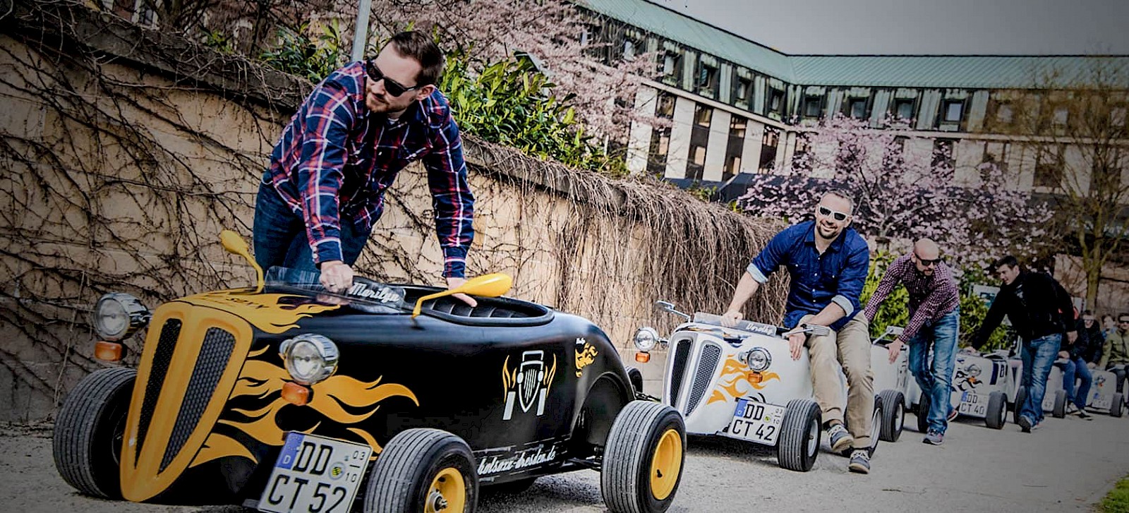 HOTSOXX® Mini Hot Rods werden mit viel Gefühl ans Elbufer Dresden bewegt