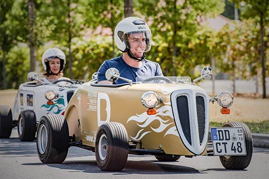 HOTSOXX® Mini Hot Rod 'Grace' mit Boulevardtheater Dresden Werbung