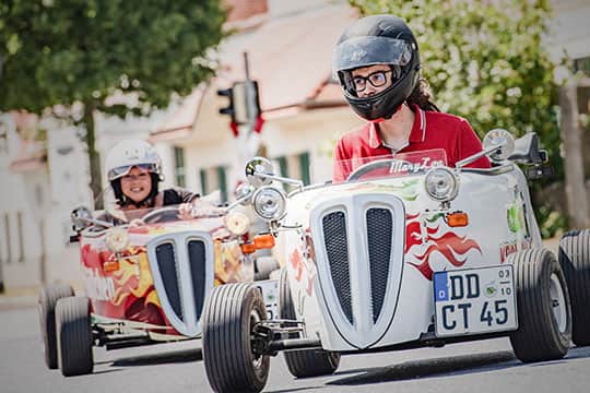 HOTSOXX® Mini Hot Rod 'Mary Lou' mit Krokodilhaus Werbung am Messegelände Dresden